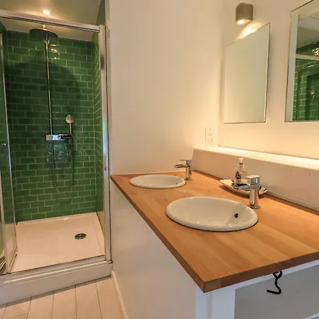 Flaska House Holiday home *